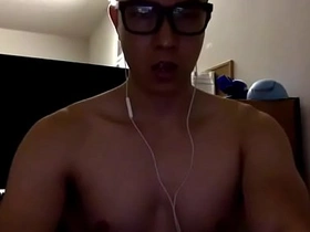 Asian cam boy’s steamy bathroom scene