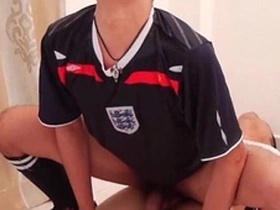 Gay piss and blowjob action in Asian watersports video