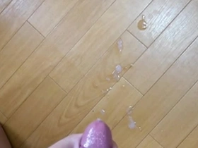An amateur gay man achieves orgasm and cums hard